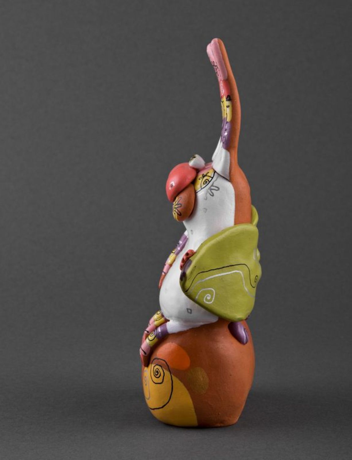 Keramische Statuette Hasen auf dem Apfel foto 5