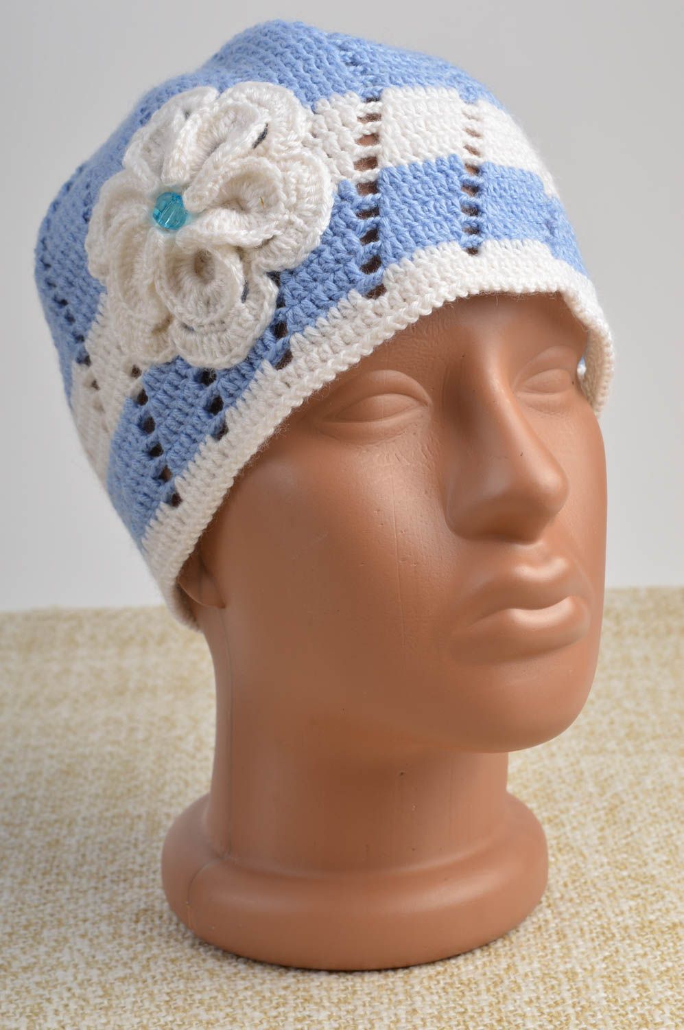Bonnet tricot Chapeau au crochet fait main bleu clair blanc Vêtement fille photo 2
