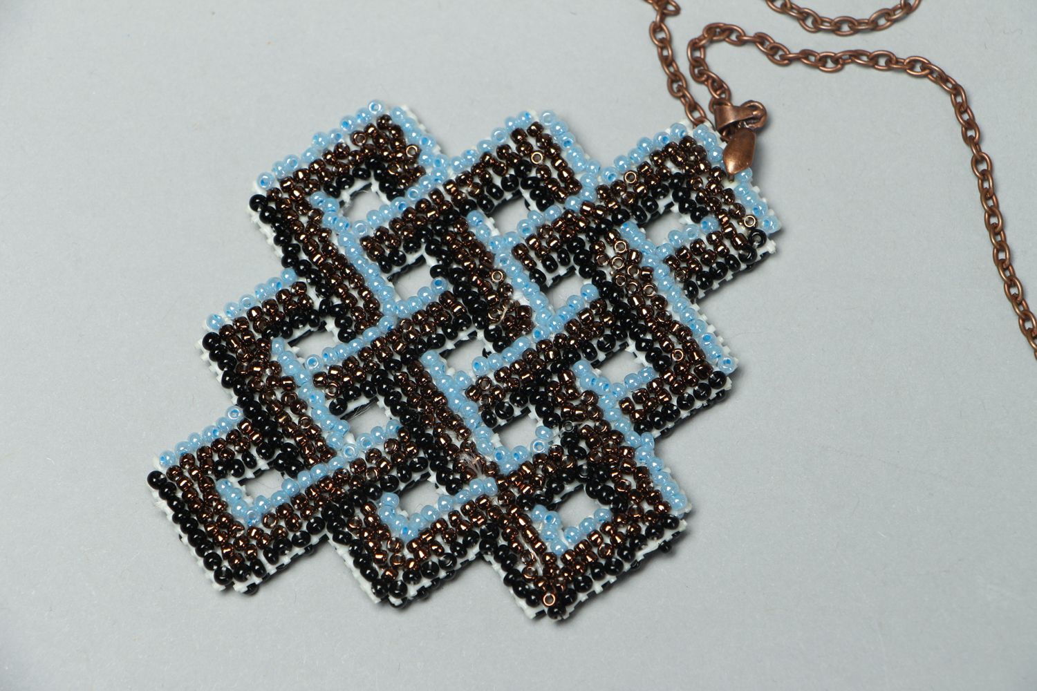 Beaded neck pendant with long chain Celtic Labyrinth photo 2
