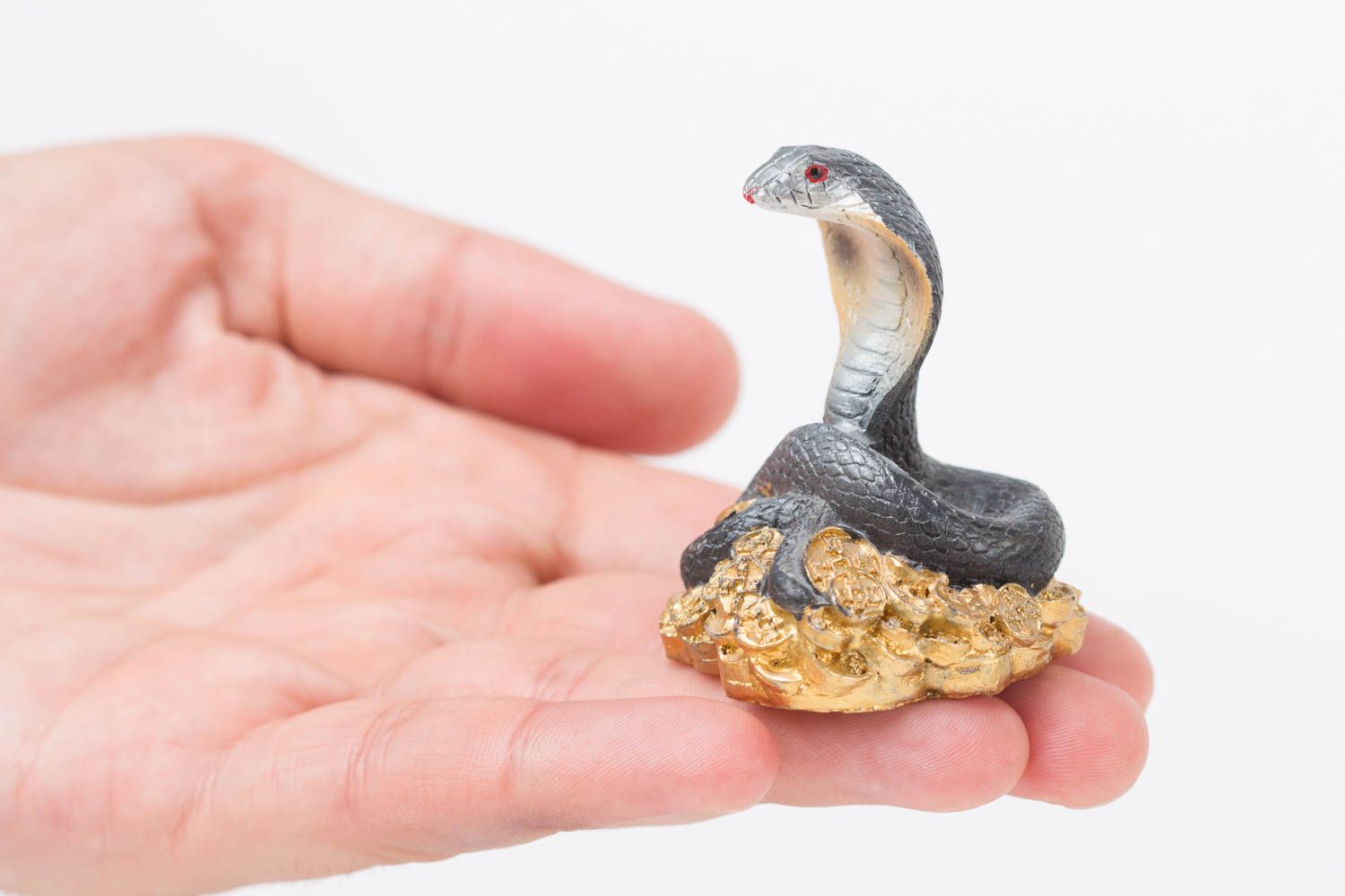 Figurine animal fait main Petite statuette cobra sur monnaies Déco intérieur photo 5