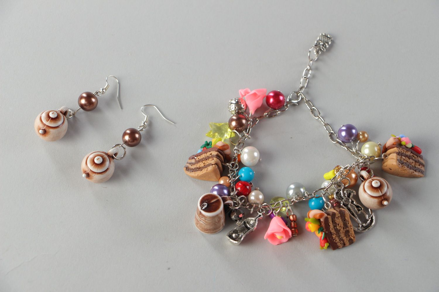 Conjunto de joyas de arcilla polimérica artesanal pulsera y pendientes con colgantes de mujer foto 2