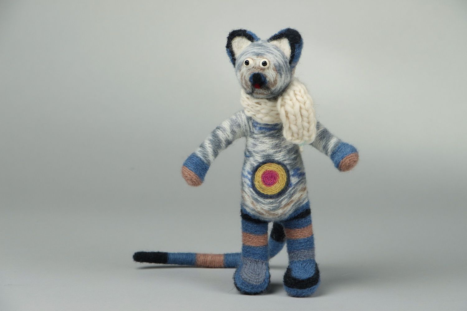 Игрушка из шерсти Кот в шарфе фото 1