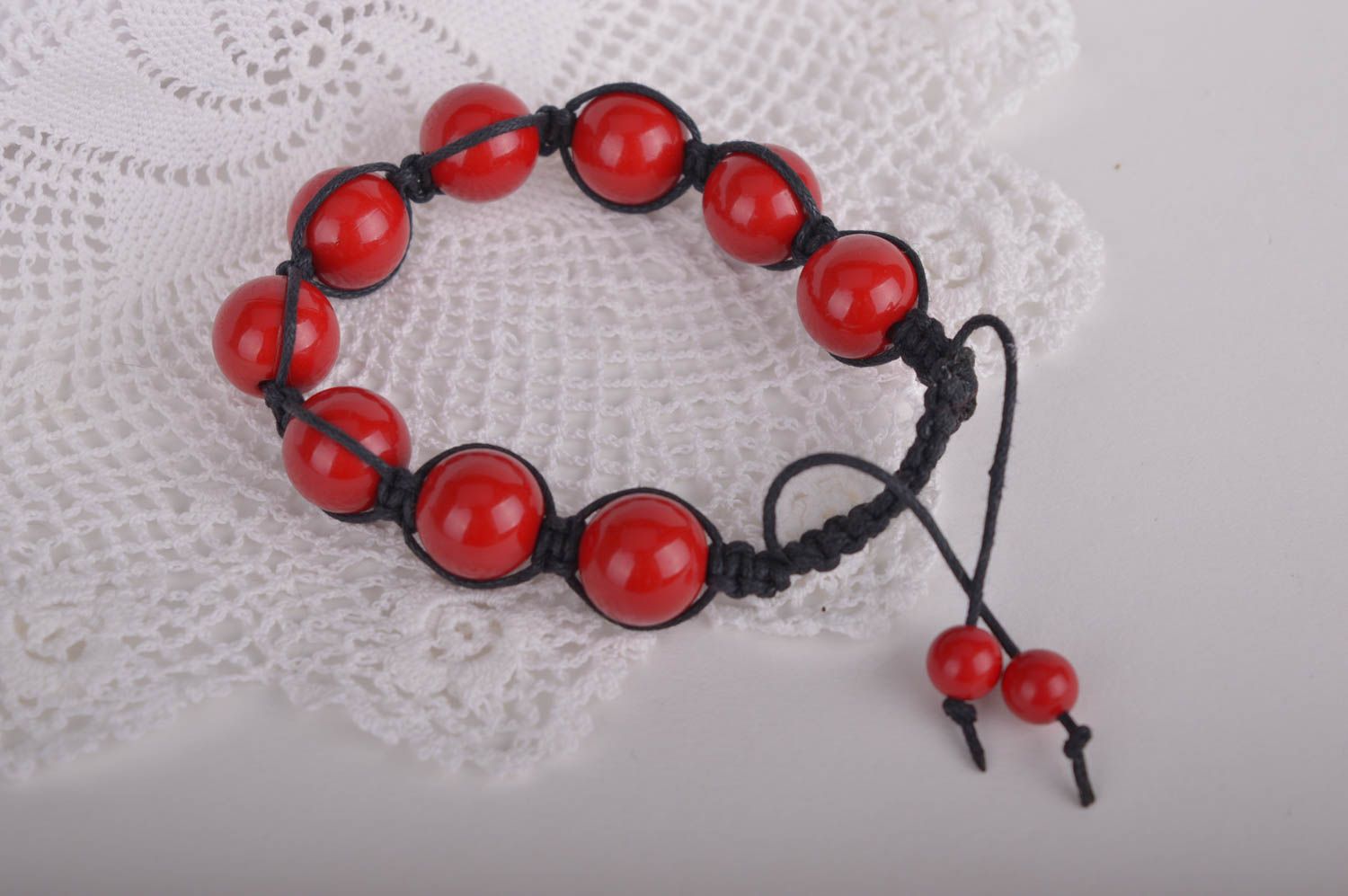 Bracelet rouge et noir Bijou fait main Accessoire femme Idée cadeaux originaux photo 2