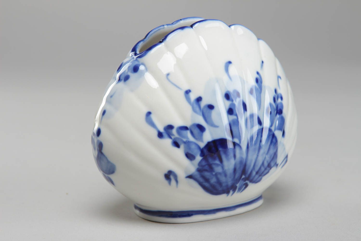 Porcelain napkin holder with Gzhel painting in the shape of shell photo 1