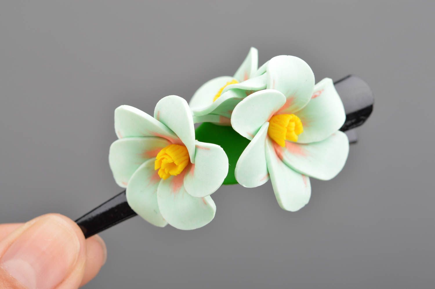 Handmade cute hair clip with flowers made of polymer clay White flowers photo 2
