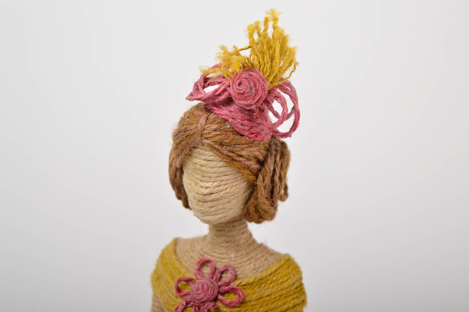 Кукла ручной работы декор для дома кукла из шпагата статуэтка Дама в желтом фото 5