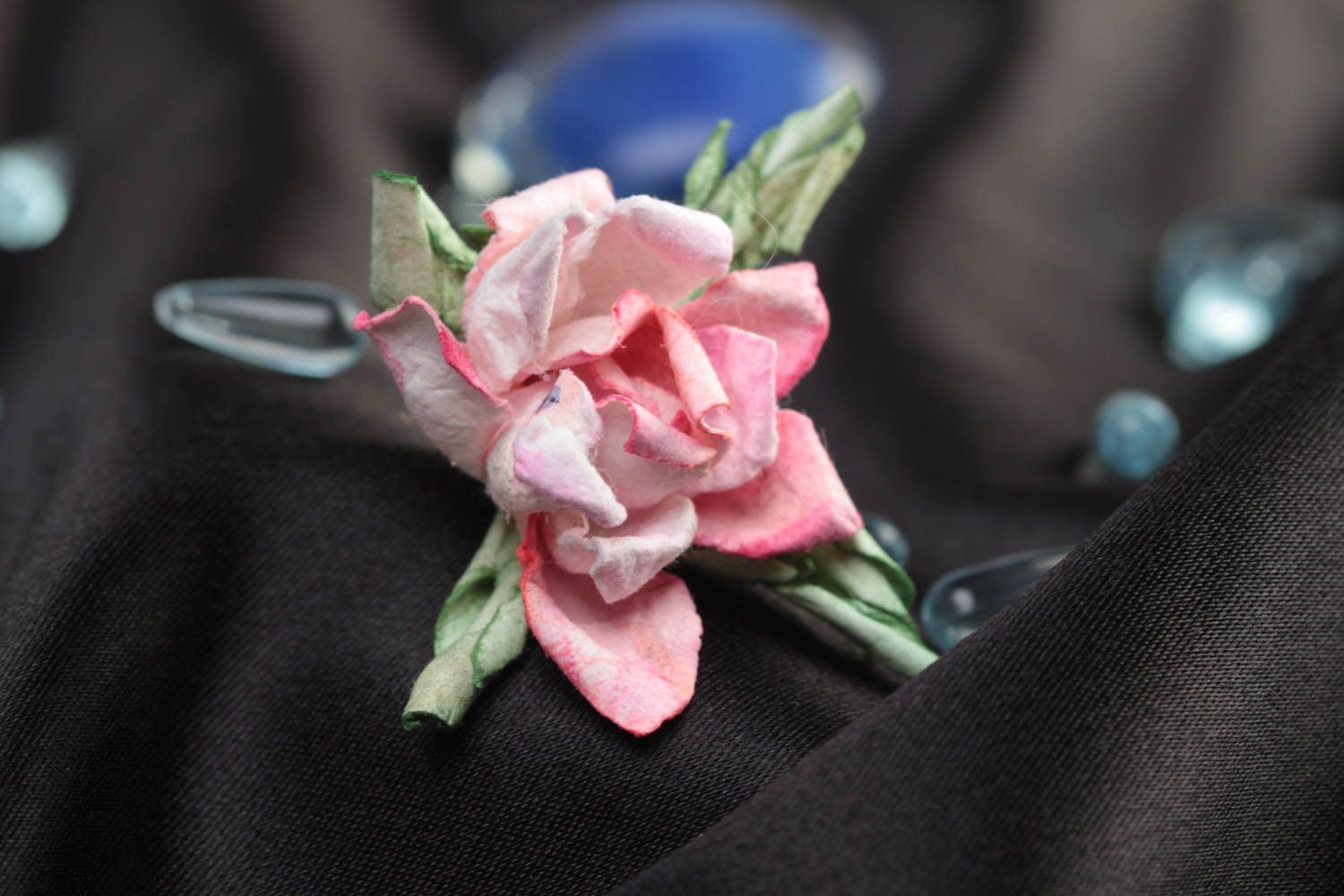 Fleur de rose artificielle en papier peinte à l'aquarelle faite main pour scrap photo 1