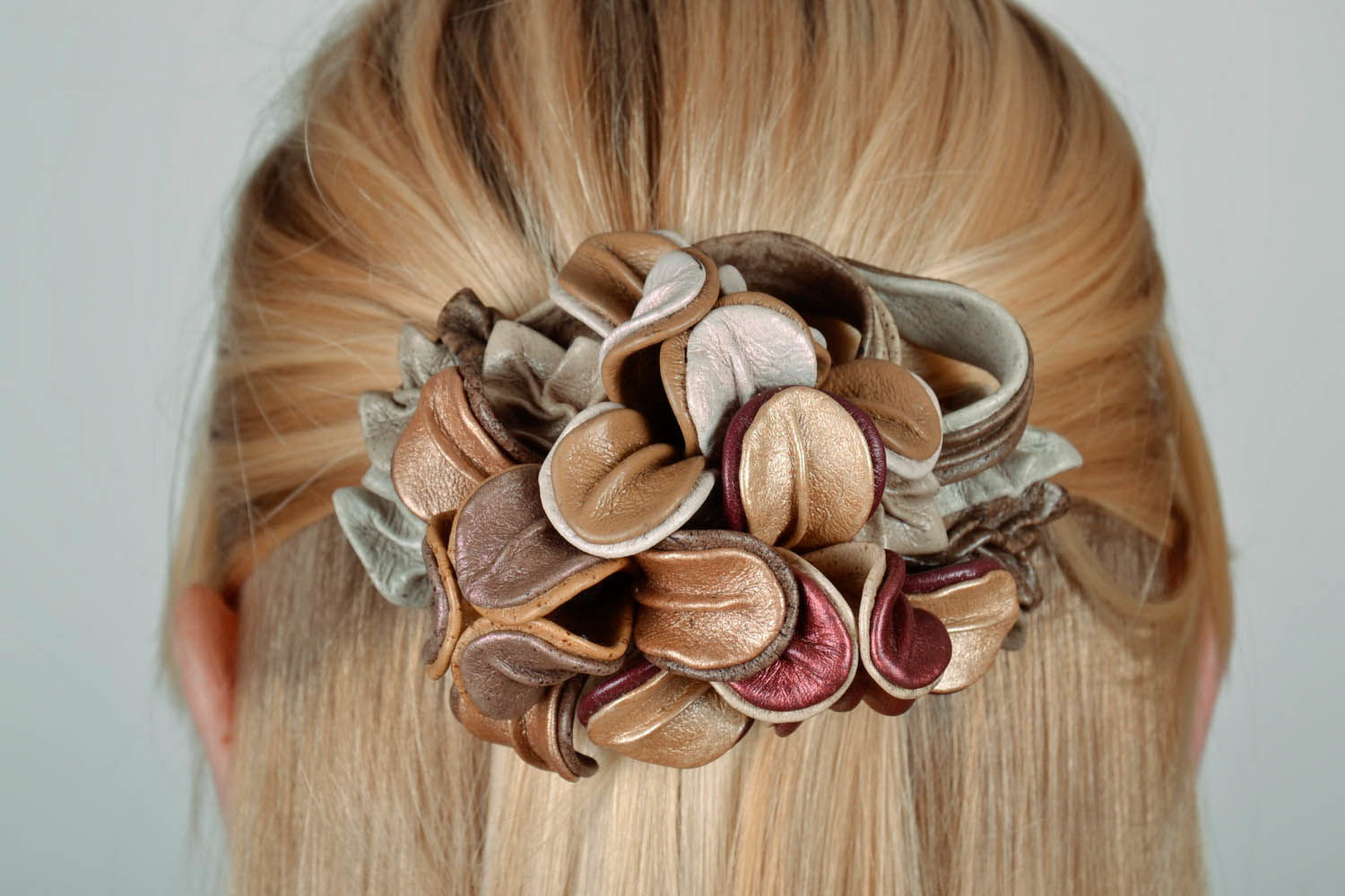 Barrette à cheveux en cuir avec fleurs faite main photo 2