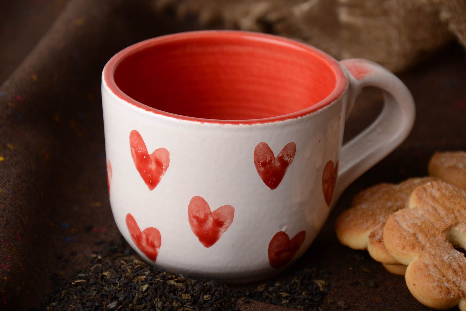 Handgemachte Ton Tasse mit Bemalung von Glasur und Emaille rote Herzen 400 ml foto 1