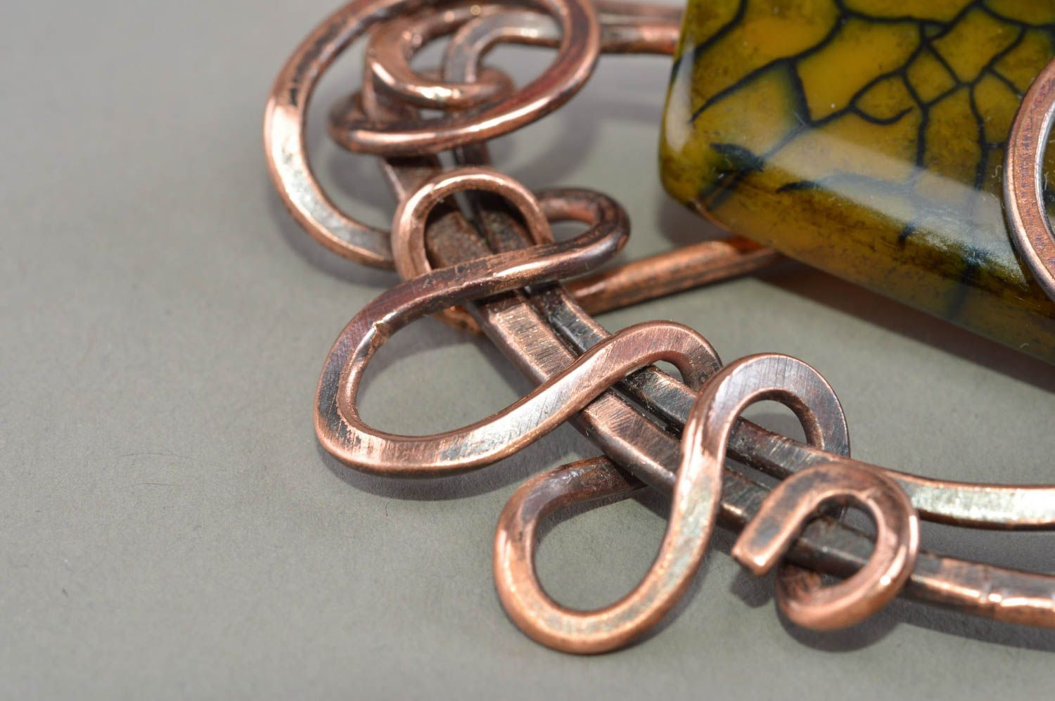 Schöne Brosche aus Kupfer mit Achat in Heißschmieden Technik Künstler Handarbeit foto 5