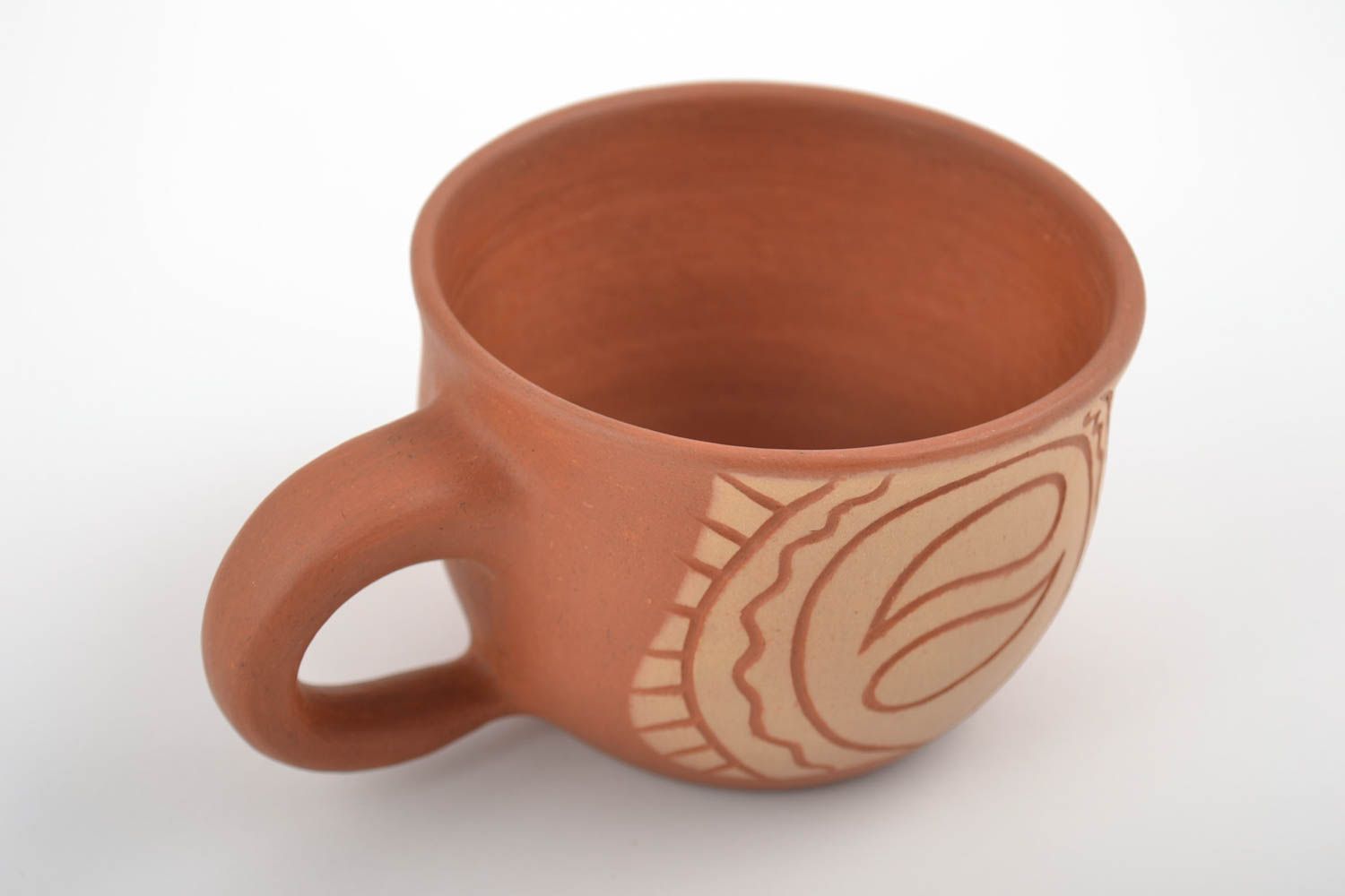 10 oz clay coffee cup with handle and cave drawings in beige and terracotta color photo 3