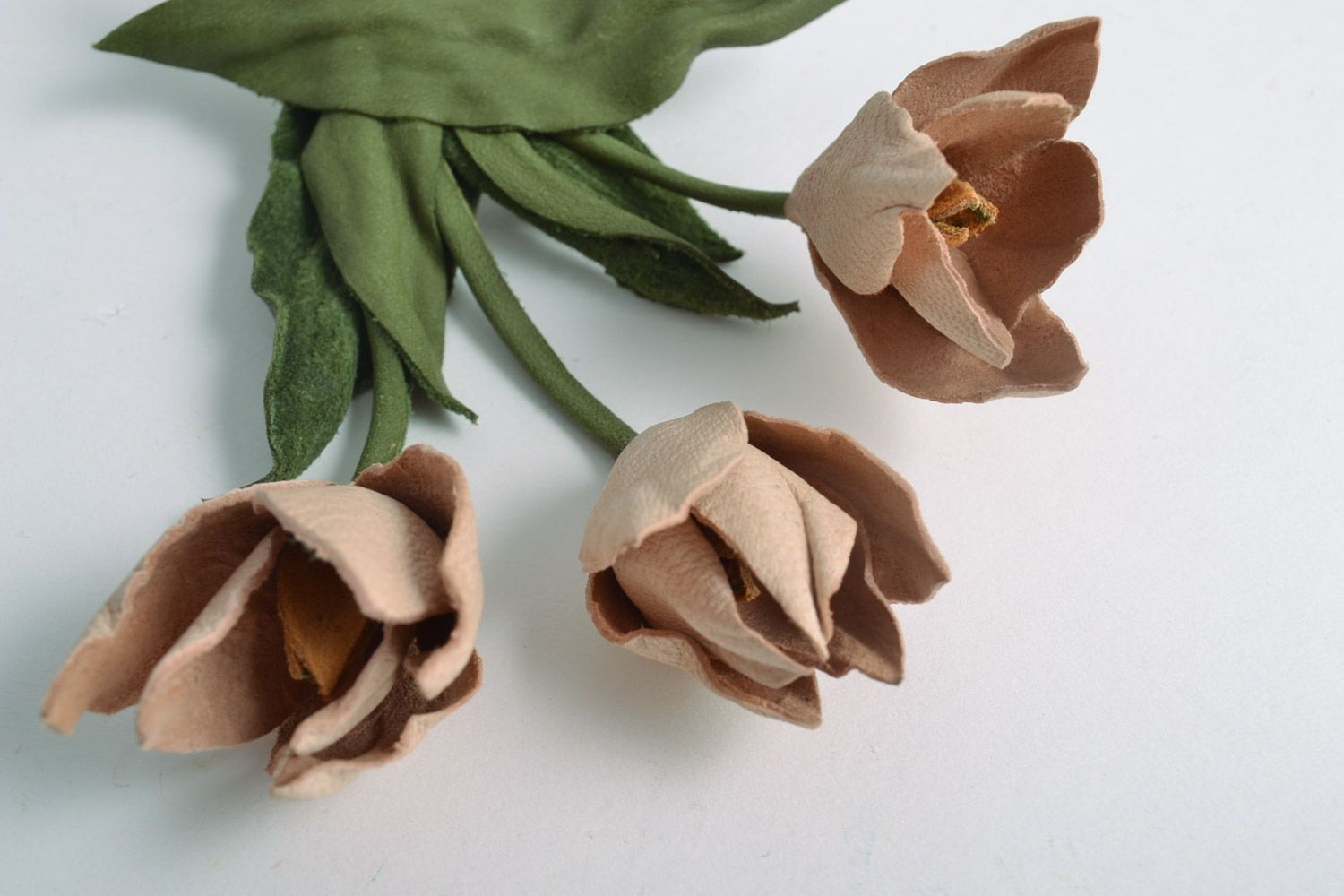 Large handmade leather flower brooch in the shape of beige tulips designer accessory photo 3