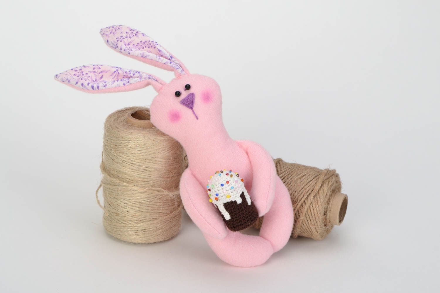 Текстильный заяц с куличом игрушка ручной работы розовая пасхальная красивая фото 1
