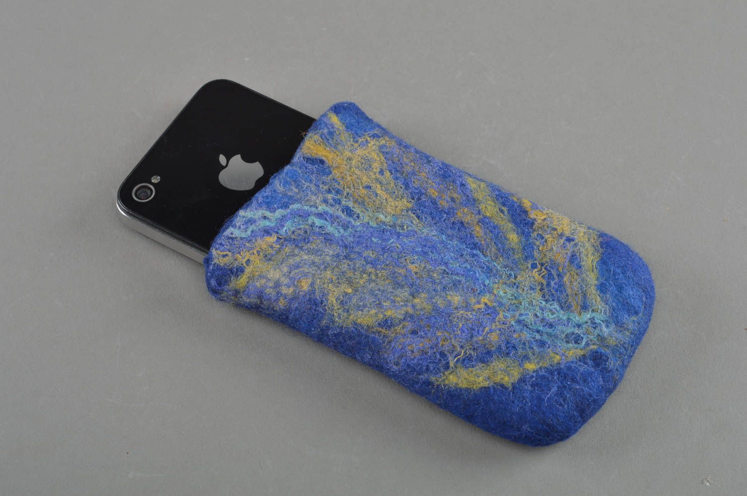 Blaue weiche feine schöne handgemachte Handyhülle aus Wolle mit Mustern foto 1