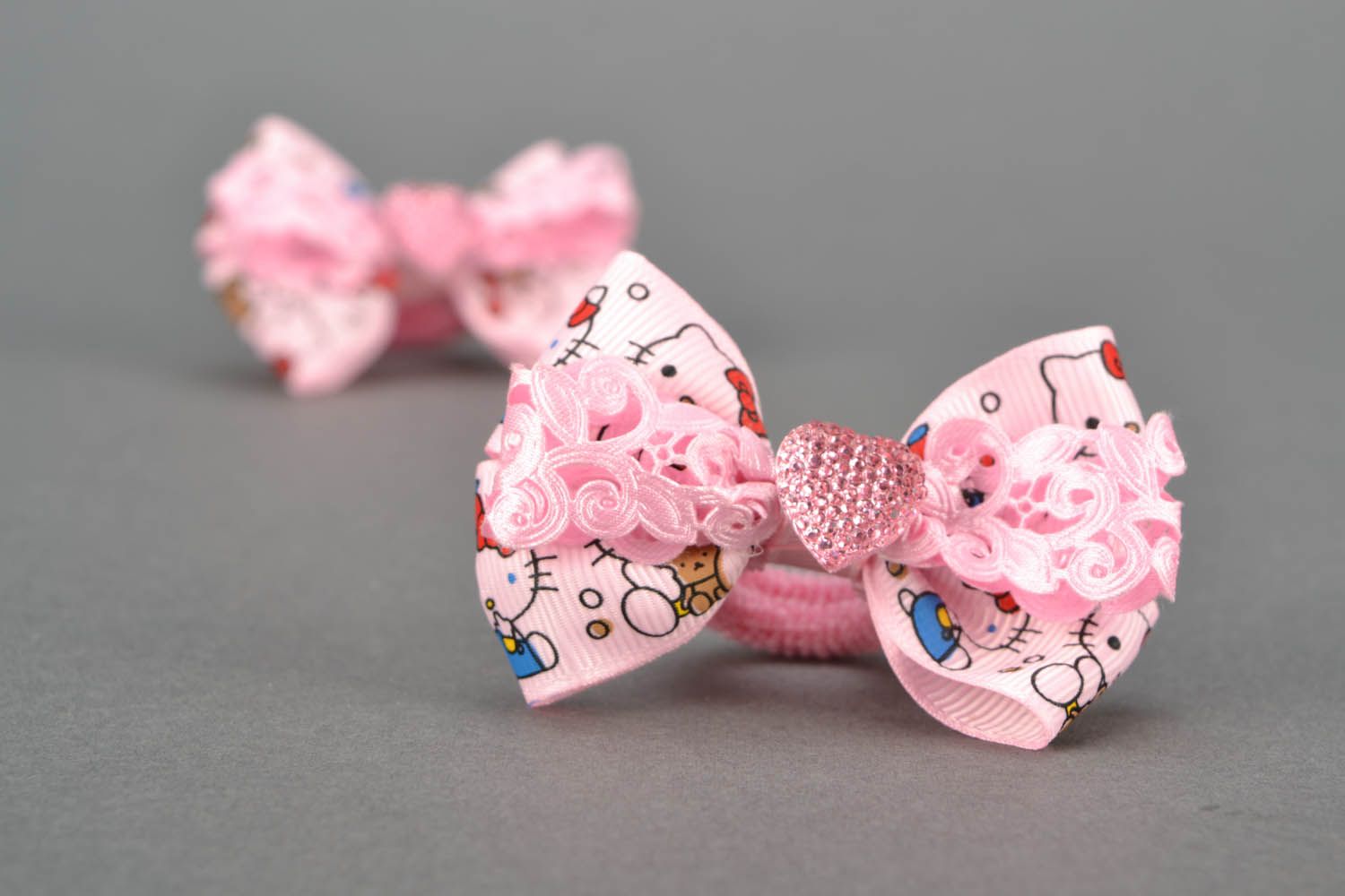 Pink scrunchies with bows photo 1
