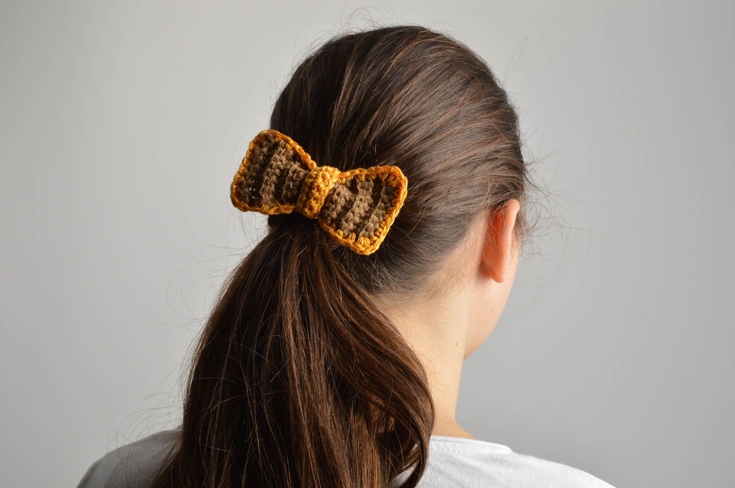Élastique à cheveux noeud tricoté au crochet fait main jaune-marron original photo 2