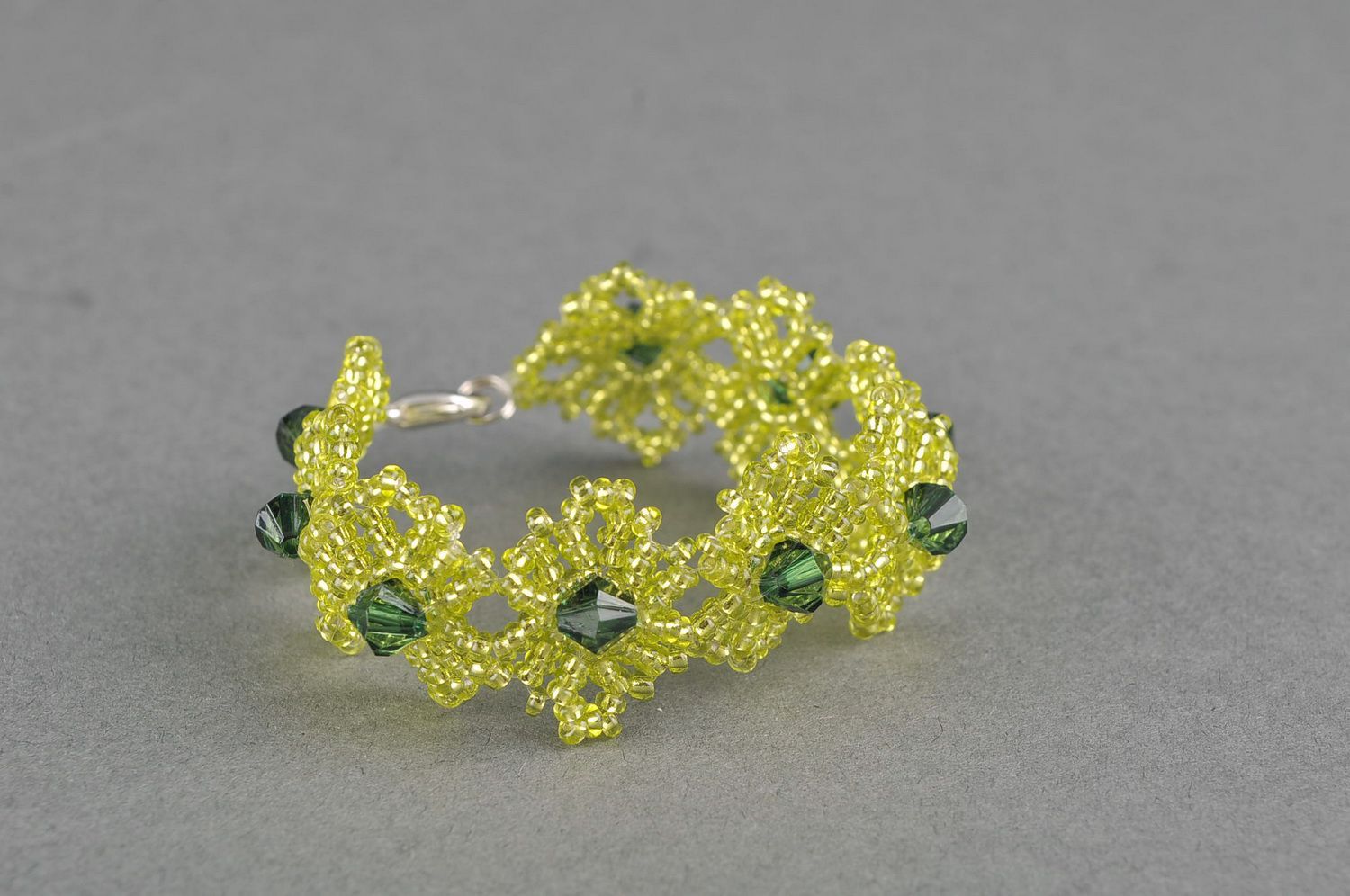Bracelet fait main en perles de rocailles Cristal de neige vert photo 1