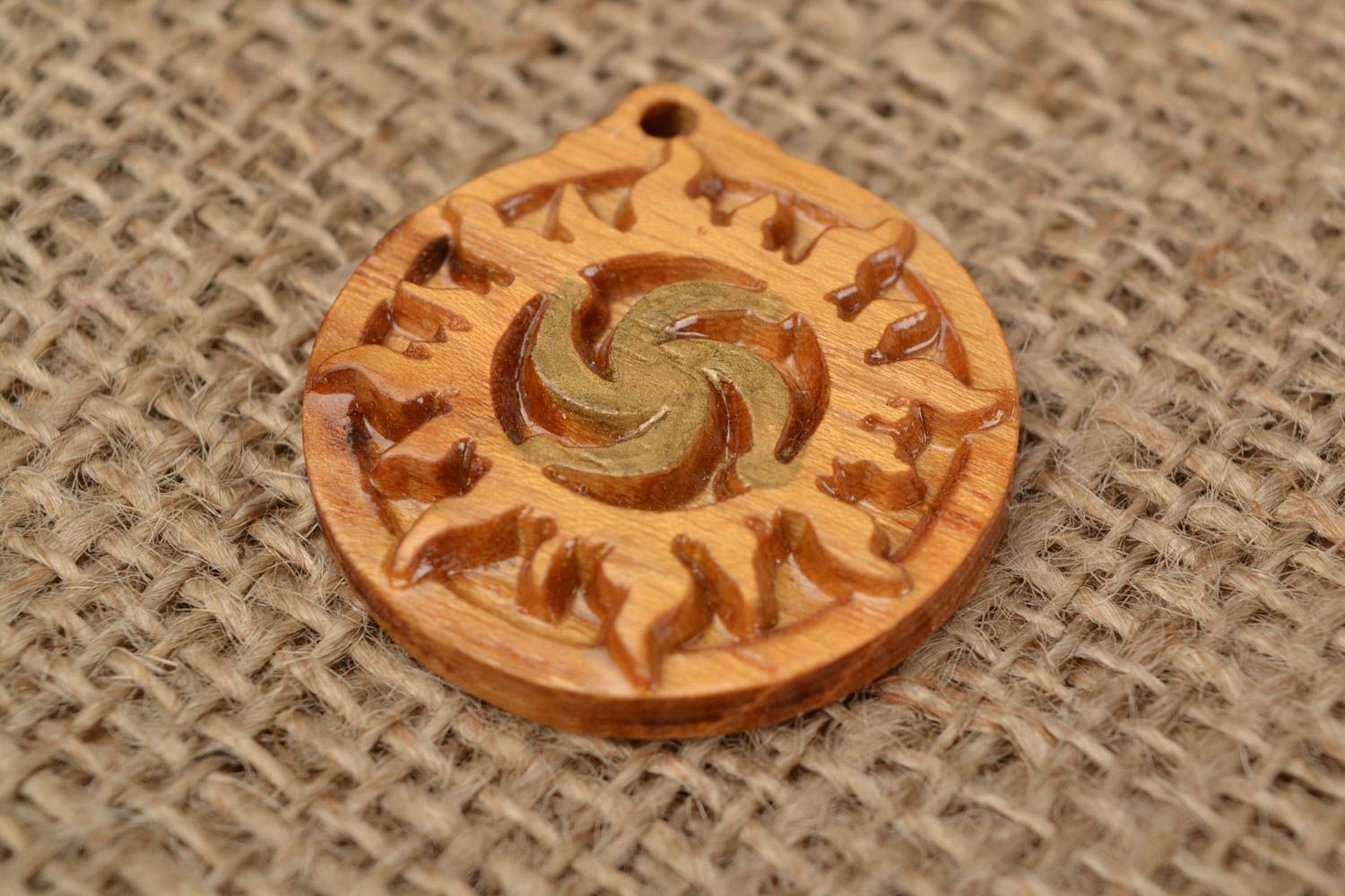 Handmade natural wood small round Slavic protective amulet pendant varnished photo 1