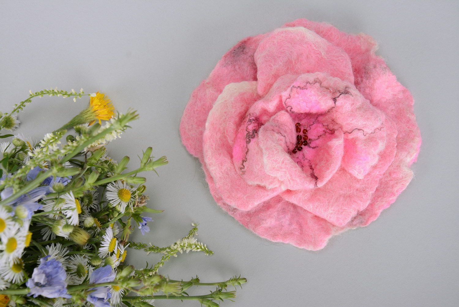Brosche aus Wolle Blume foto 1