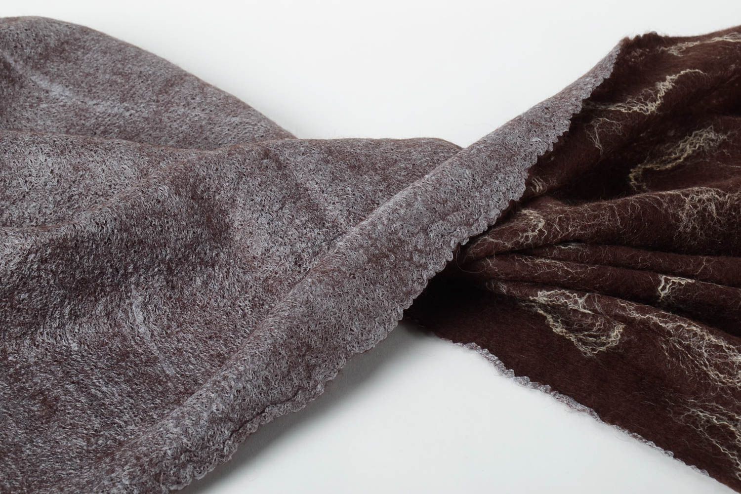 Grand Châle fait main en laine feutrée en fils de soie marron Vêtement femme photo 5