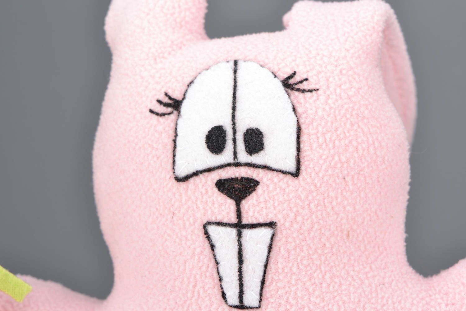 Тканевая игрушка Розовый кролик с морковкой фото 3