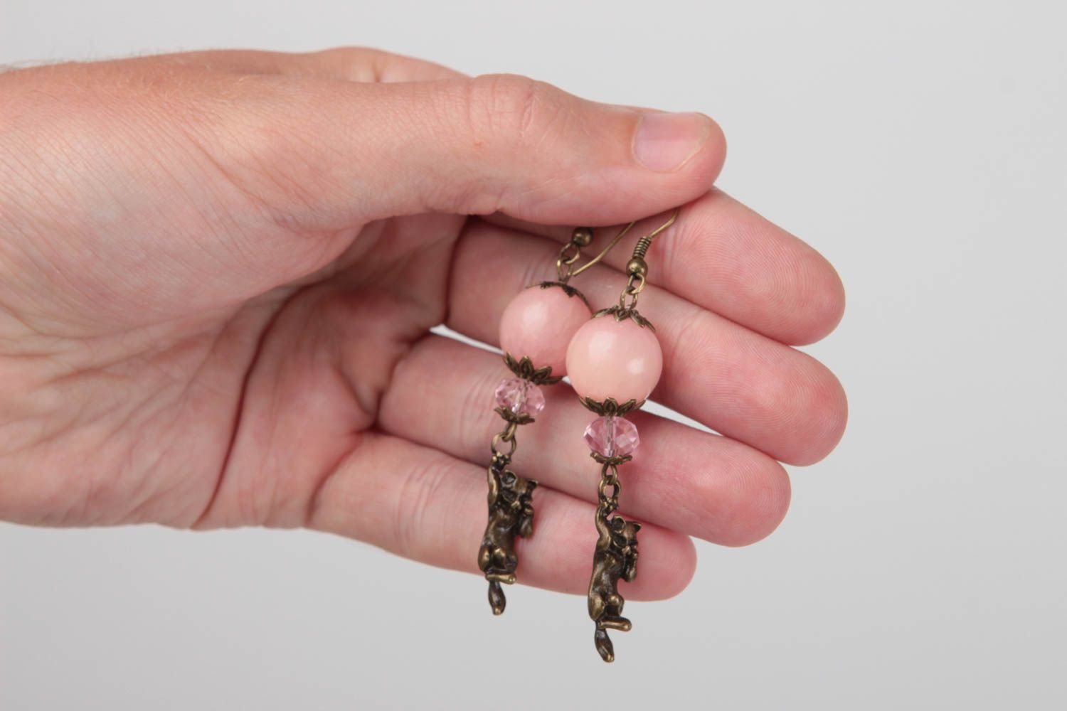Boucles d'oreilles pendantes faites main en quartz rose et cristal pour fille photo 5