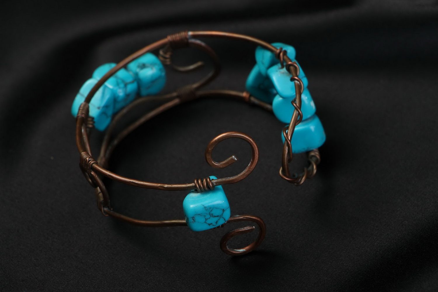Bracelet artisanal réalisé en cuivre avec turquoise  photo 3