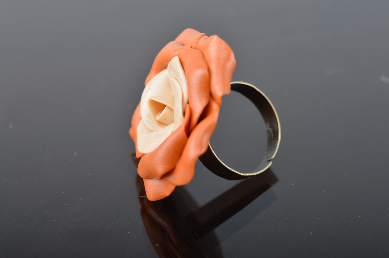 Orangefarbiger regulierbarer handgemachter Ton Ring mit Blume Rosenknospe für Damen foto 2