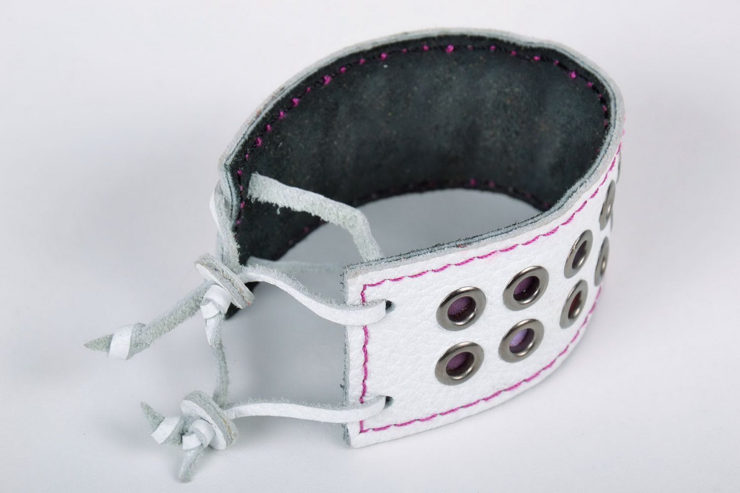 White leather bracelet with rivets photo 2