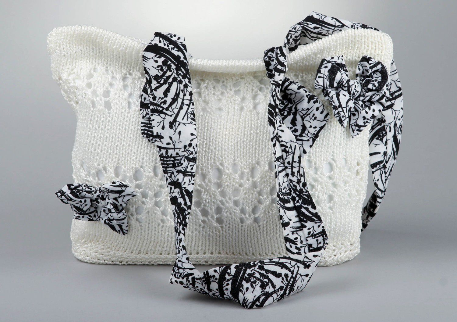 Knitted white bag photo 1