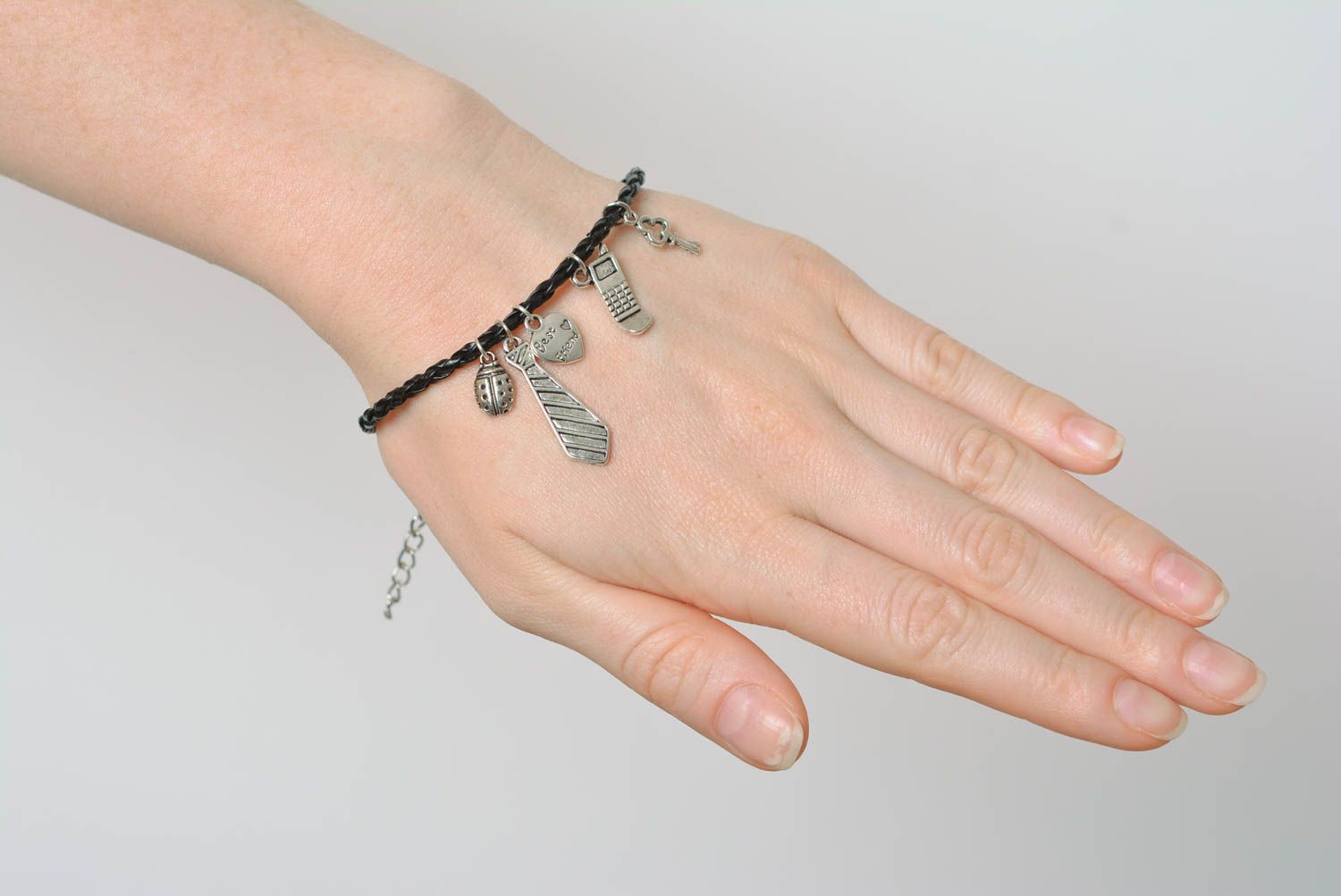Bracelet en cuir artificiel Bijoux fait main noir tendance Accessoire femme photo 4