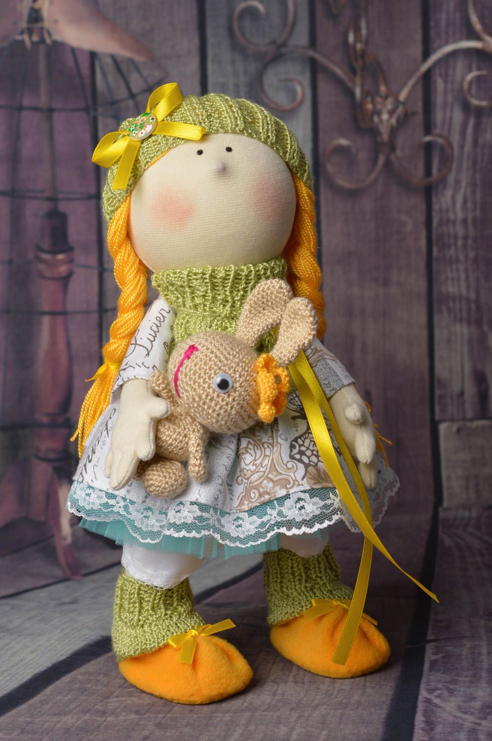 Кукла ручной работы кукла из ткани в зеленом тряпичная кукла с зайчиком фото 1