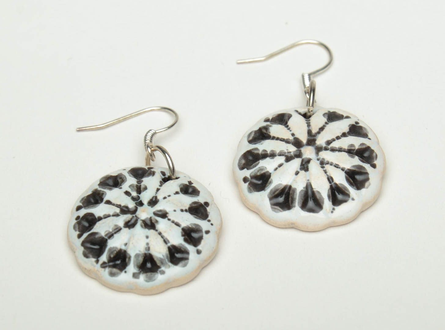 Handmade ceramic earrings painted with enamel photo 2