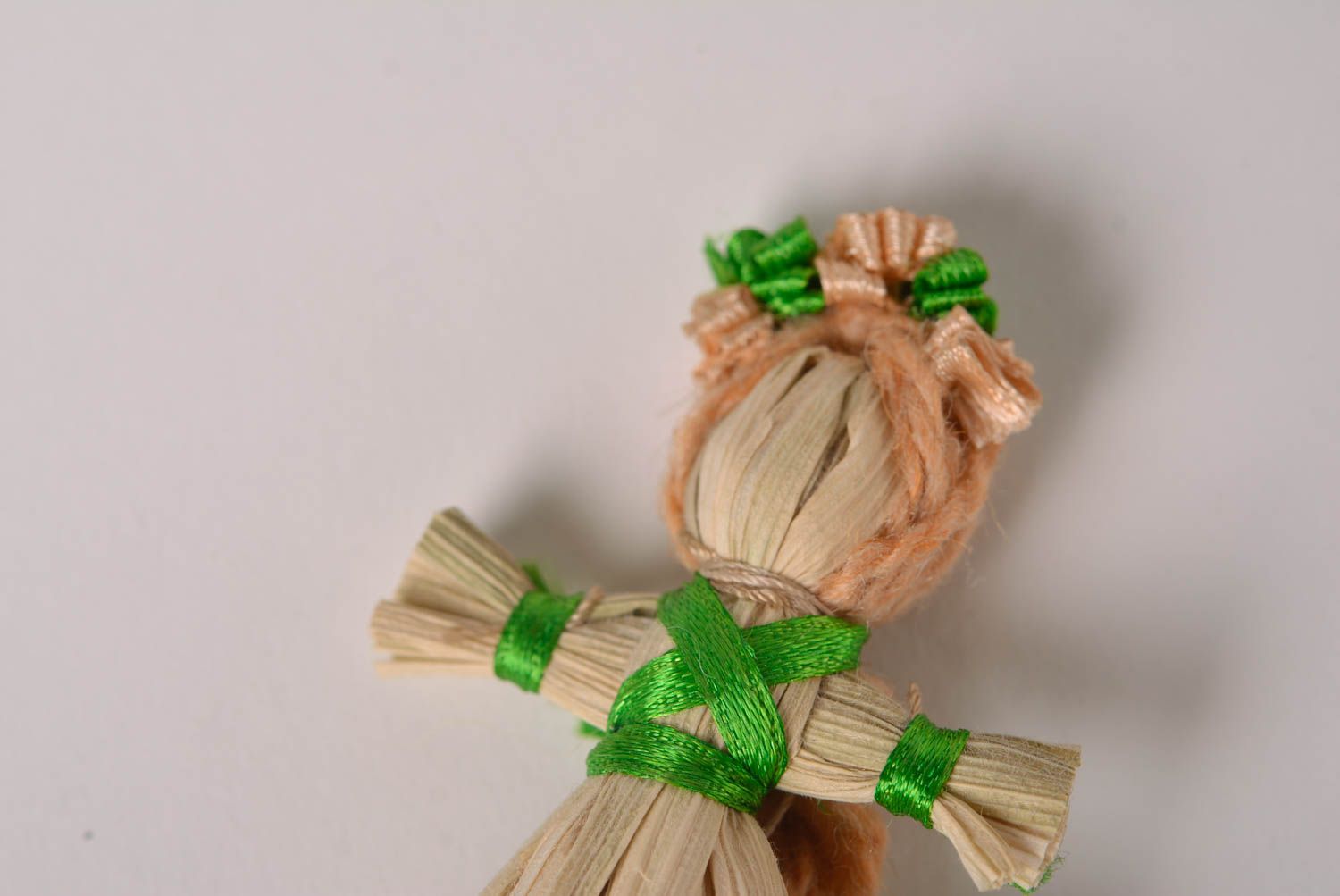 Handmade designer cute dolls unusual Slavonic amulets dolls made of straw photo 4