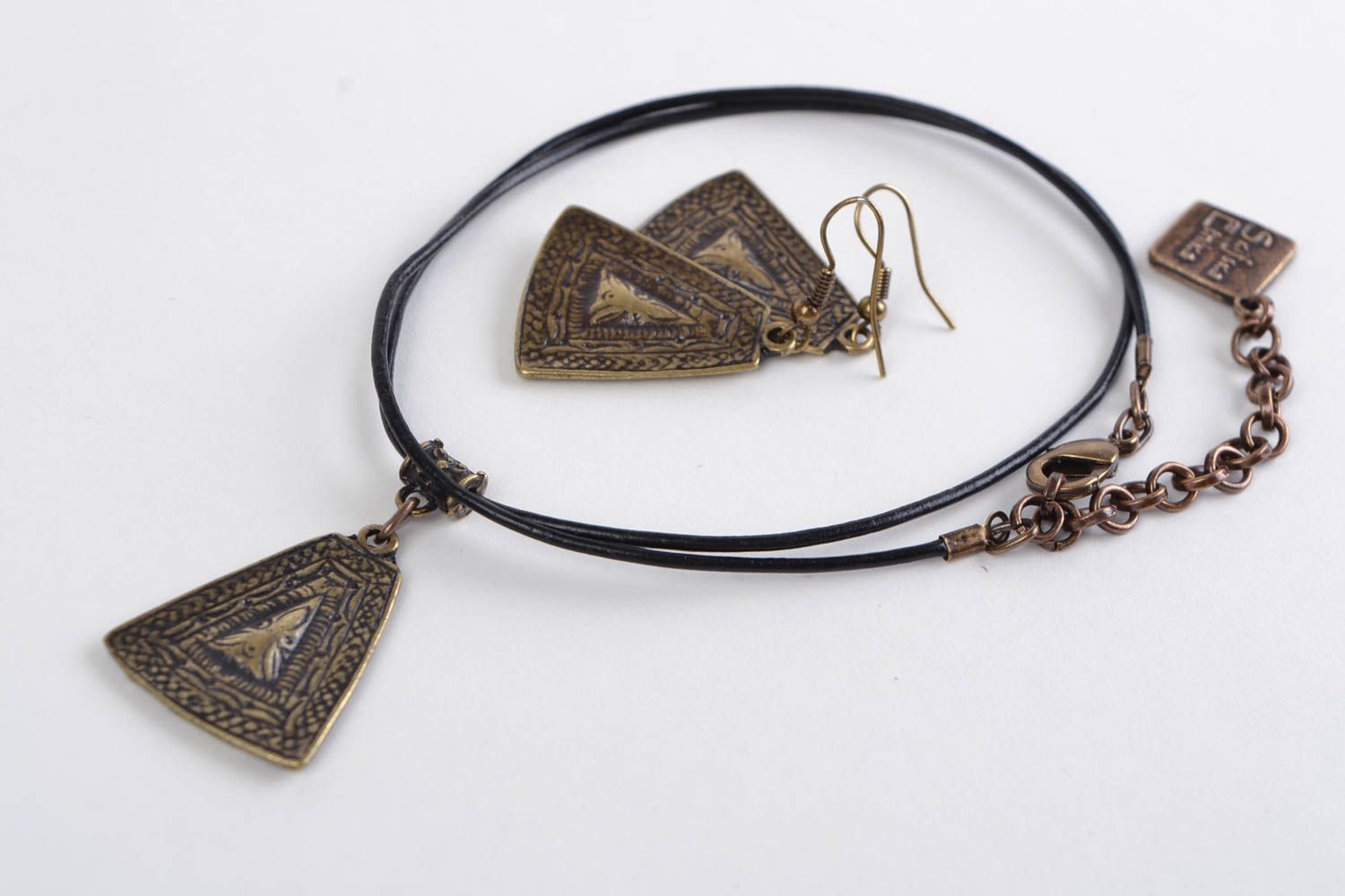 Parure de bijoux en métal faits main trapèzes boucles d'oreilles et pendentif photo 5
