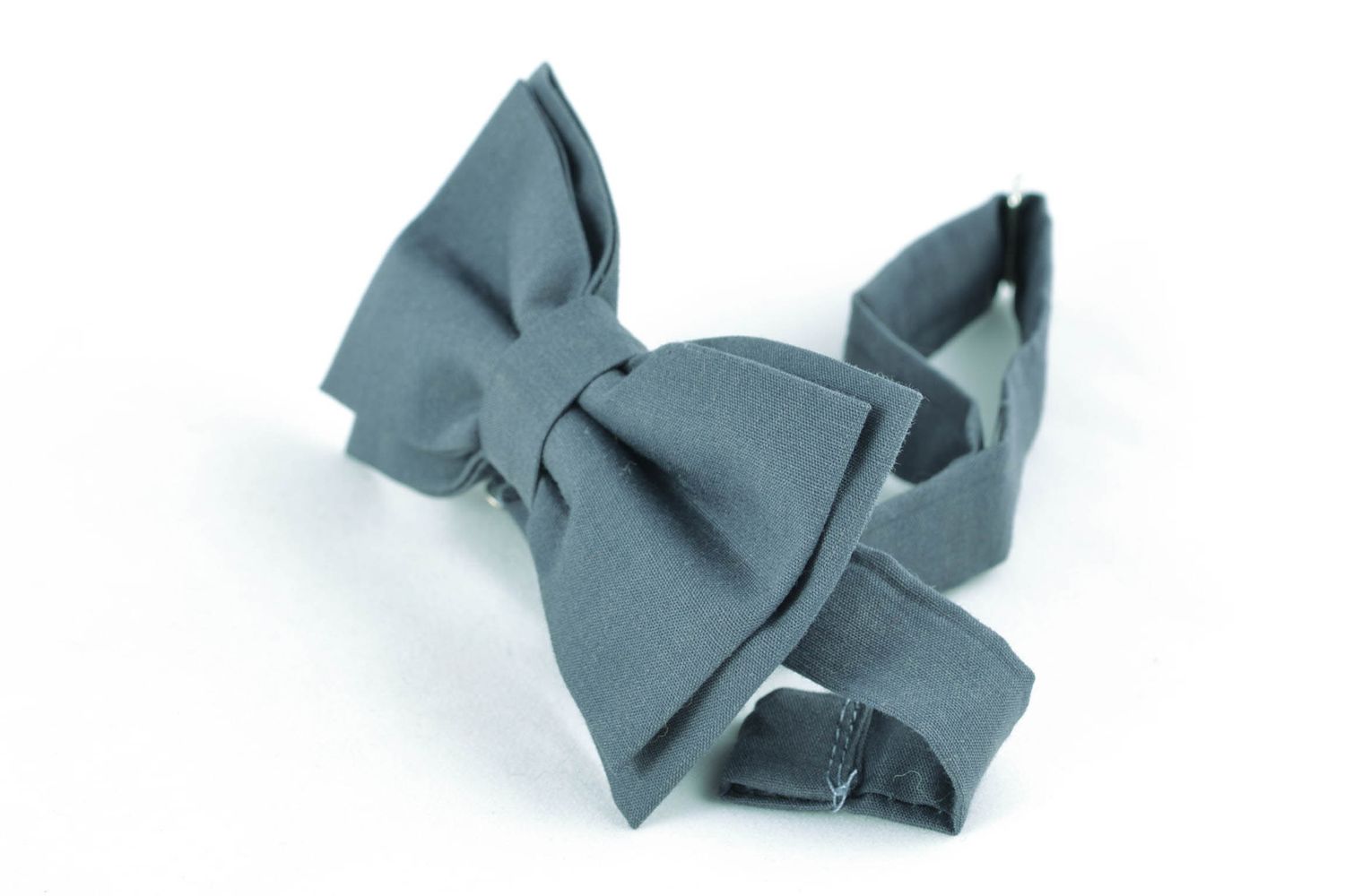 Текстильный галстук-бабочка серый фото 4