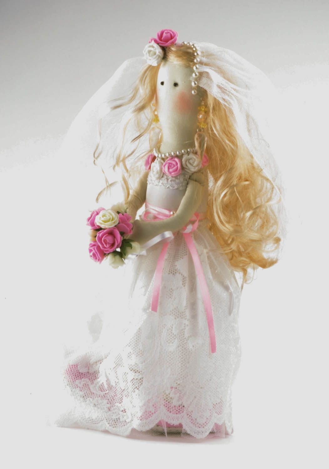 Текстильная игрушка Нарядная невеста фото 2