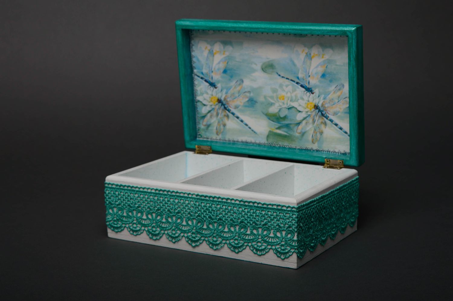 Boîte en bois décorative faite main avec dentelle technique de serviettage photo 3