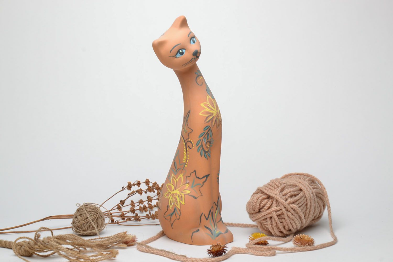 Large clay statuette in the shape of cat photo 1