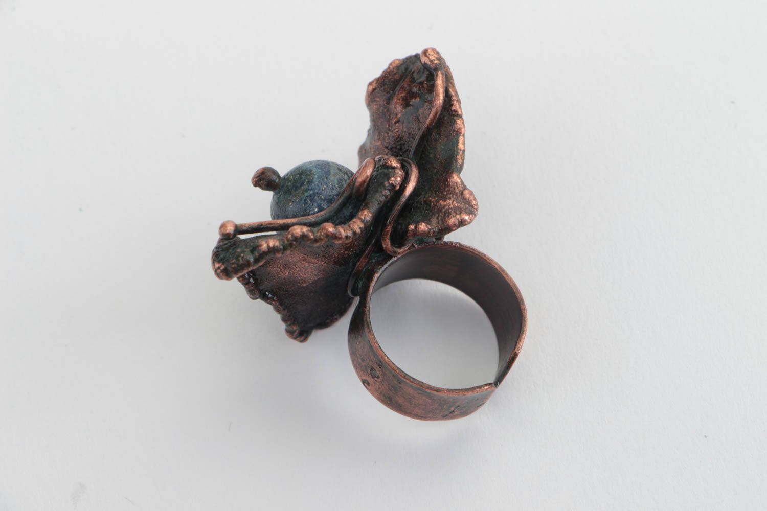 Handgemachter Kupfer Ring mit Naturstein Lapislazuli in Form vom Efeu Blatt foto 4