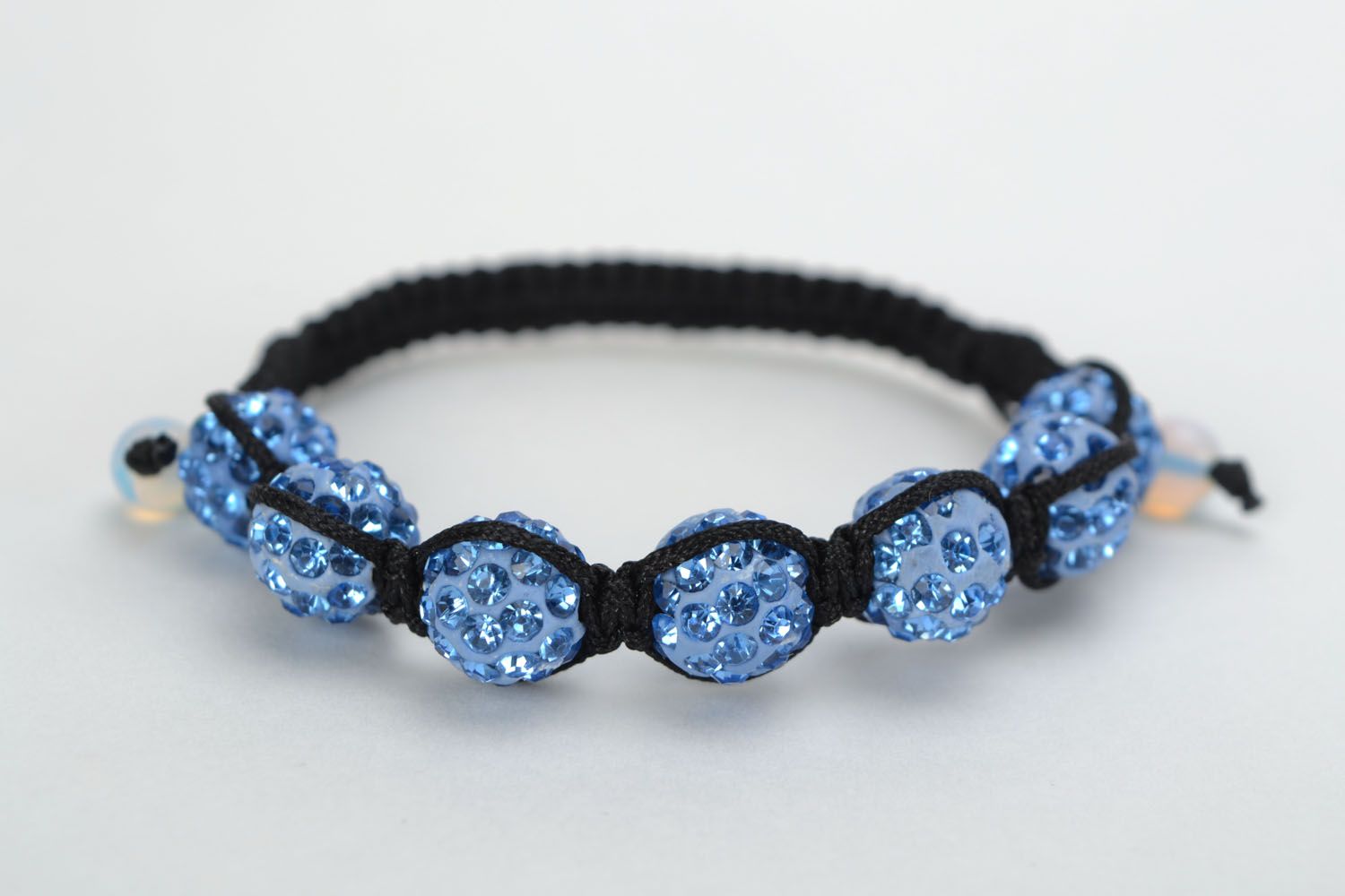 Bracelet made of blue beads and cord photo 4