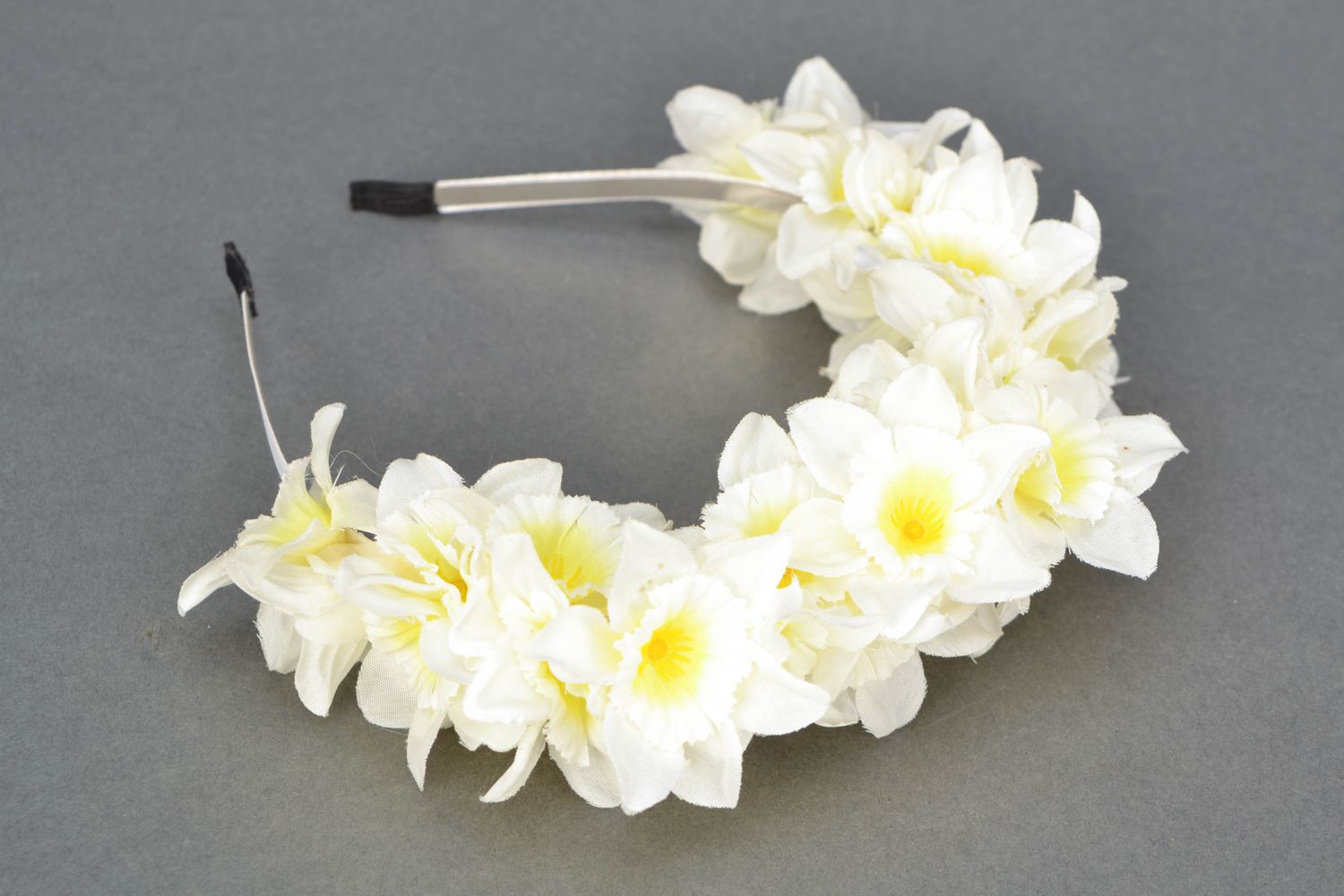 Cerceau cheveux aux fleurs blanches Narcisses photo 1