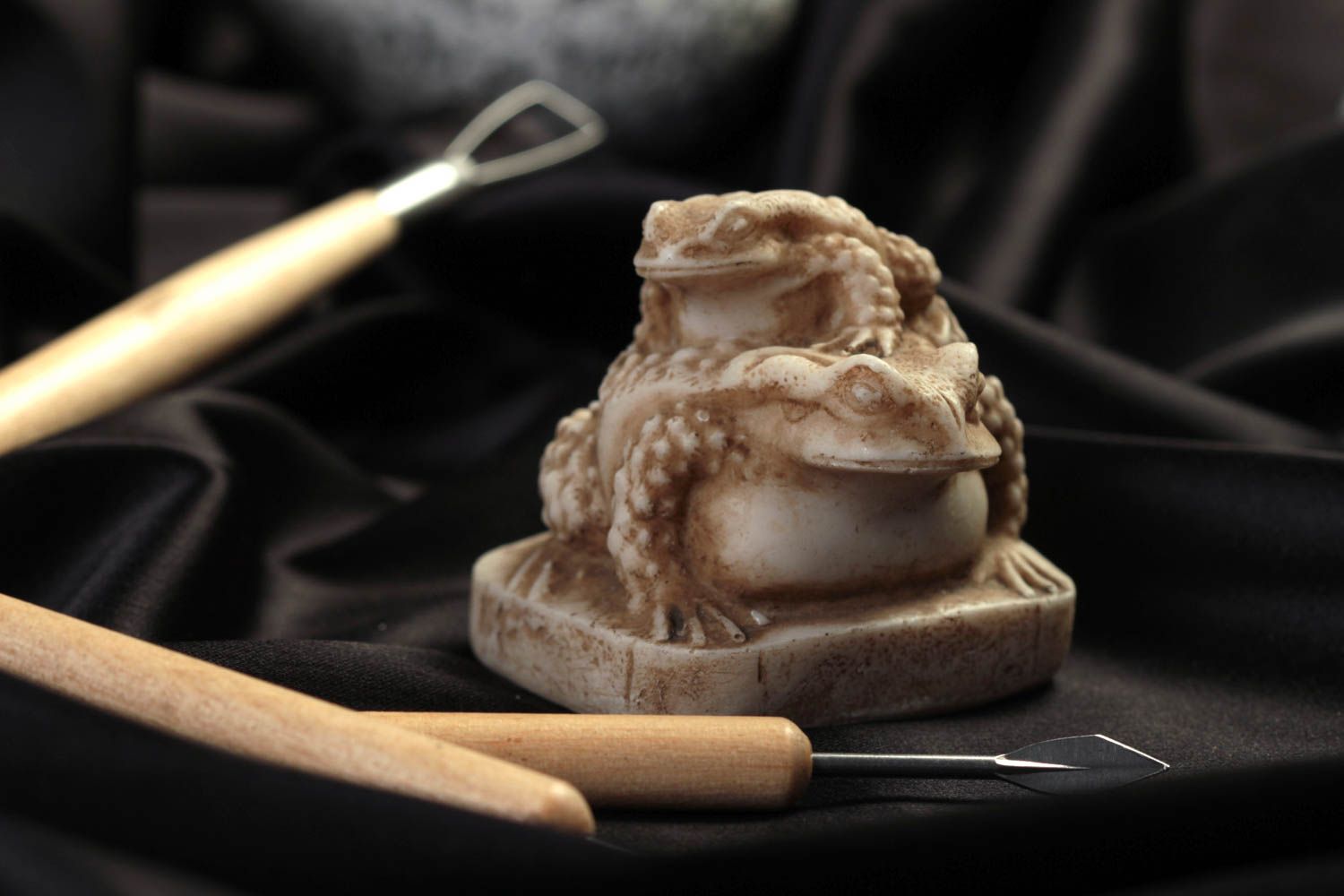 Figurine décorative fait main Petite statue Déco maison Netsuke Deux grenouilles photo 1