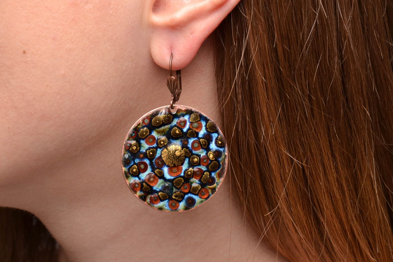 Handmade round copper earrings painted with enamels photo 2