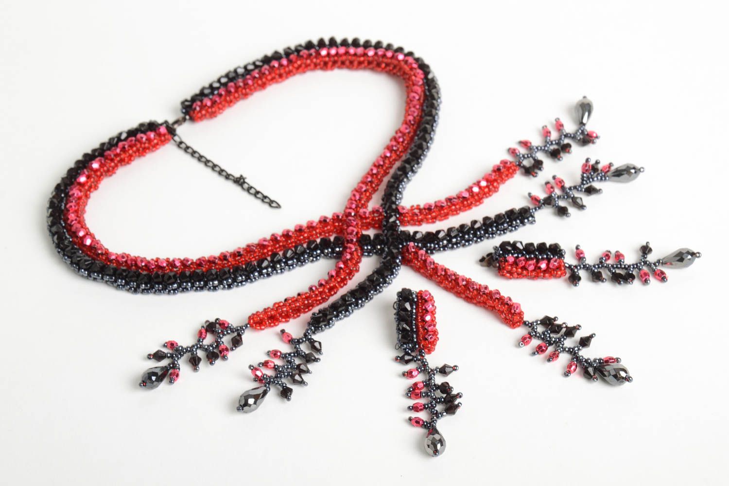 Bijoux faits main Collier femme Boucles d'oreilles perles de rocaille rouge noir photo 2