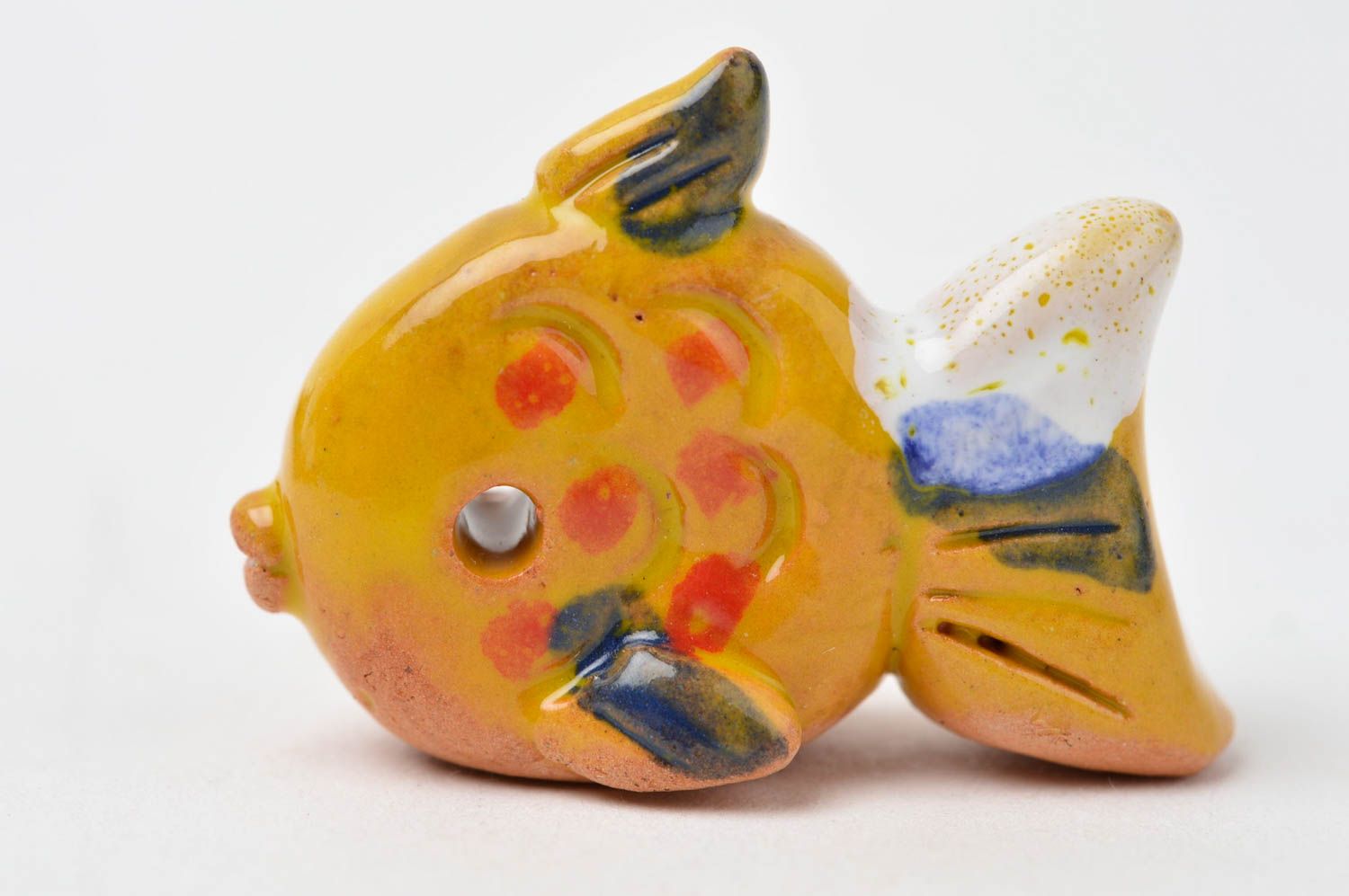 Фигурка из глины кулон ручной работы подарок и сувенир желтая рыбка милая фото 2