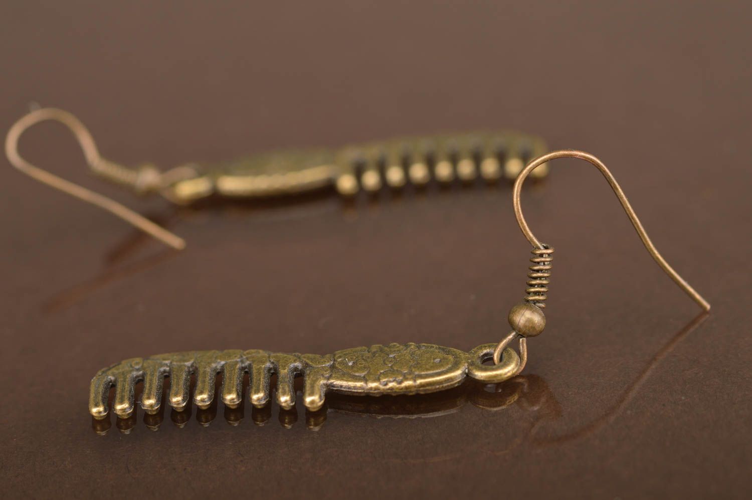 Boucles d'oreilles pendantes métal en forme de peignes originales faites main photo 4