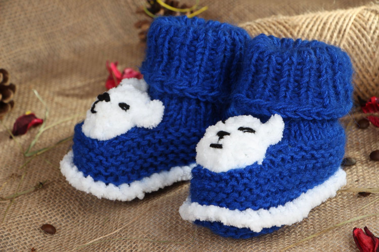 Hand knitted blue baby shoes photo 5