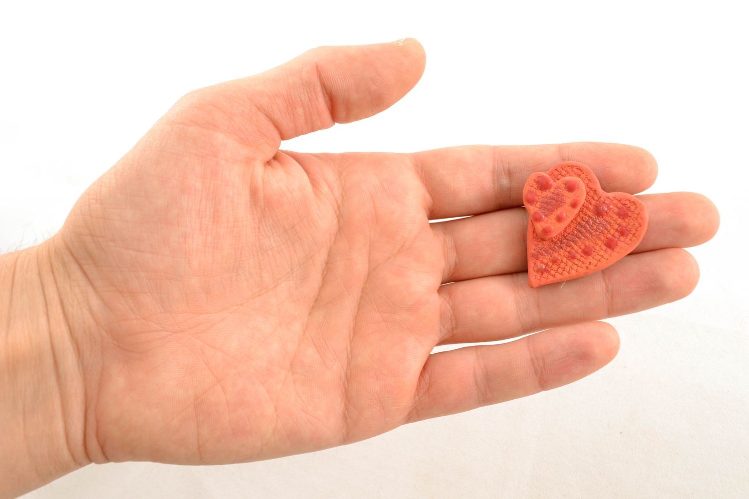 Calamita da frigorifero fatta a mano souvenir in ceramica a forma di cuore	 foto 1