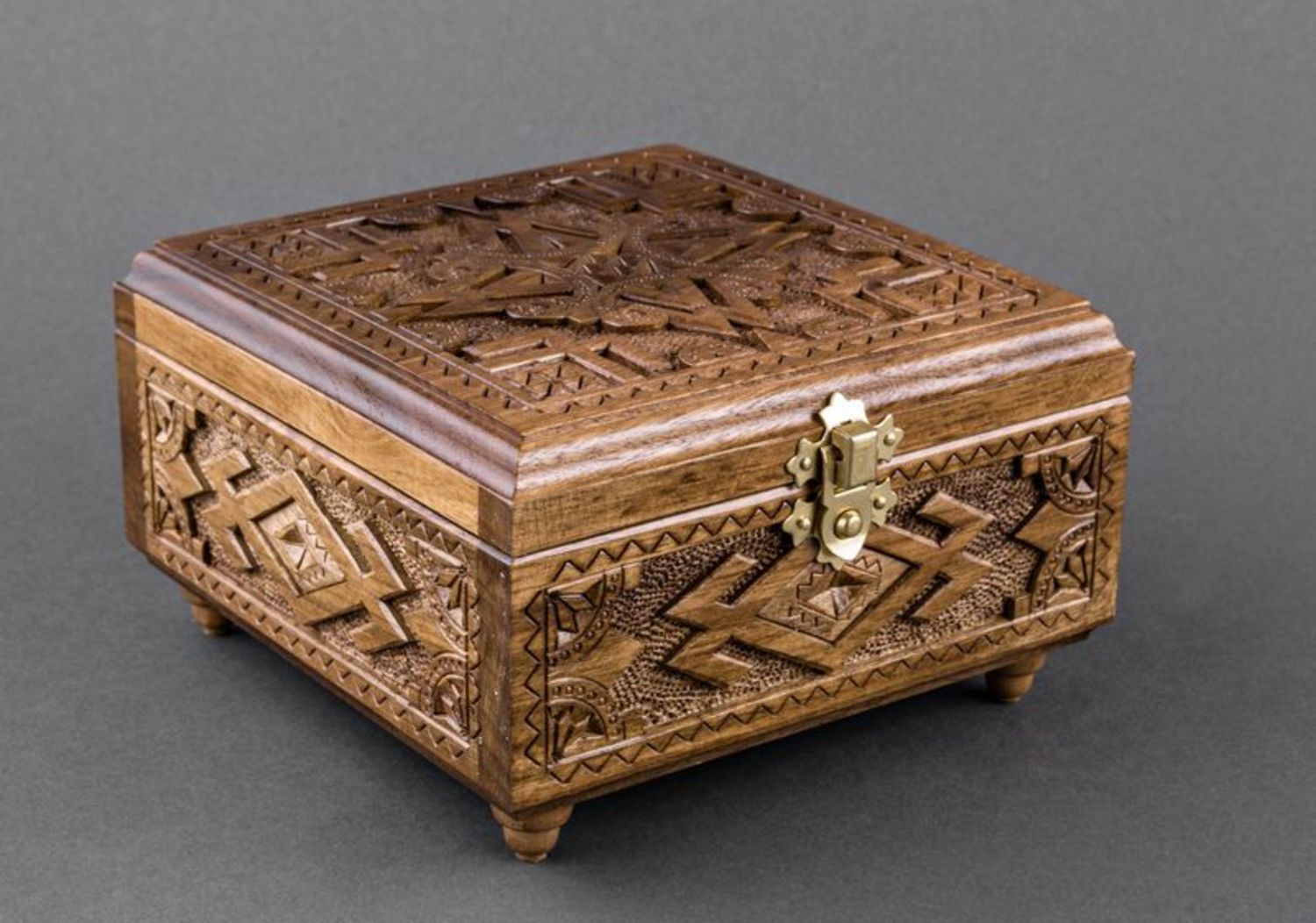 Wooden carved handmade jewelry box with lock
 photo 2